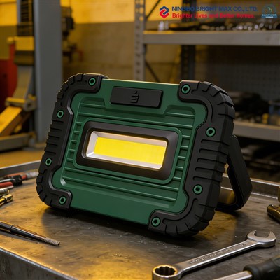 390 lumnov usb polnilna delovna svetilka